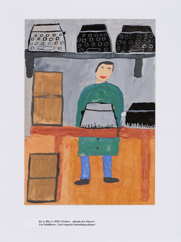 Archiv-Bild „Vati verpackt Schreibmaschinen“