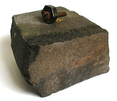 Archiv-Bild „Stein mit Schraube“