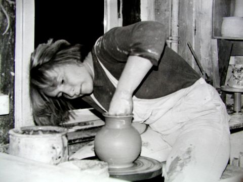 Archiv-Bild „Meine Schwester an der Drehscheibe“