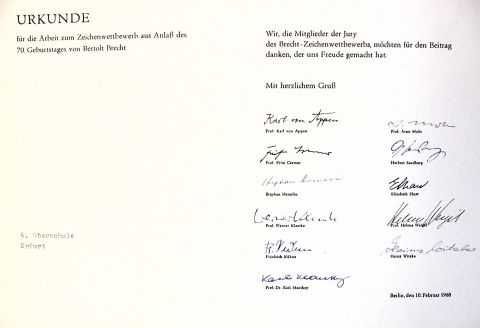 Archiv-Bild „Urkunde zum Bertolt-Brecht-Wettbewerb im Original“