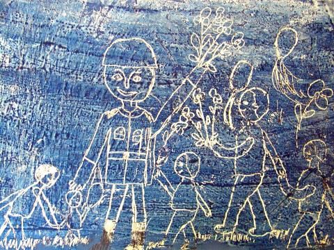 Archiv-Bild „Soldat mit Kindern“